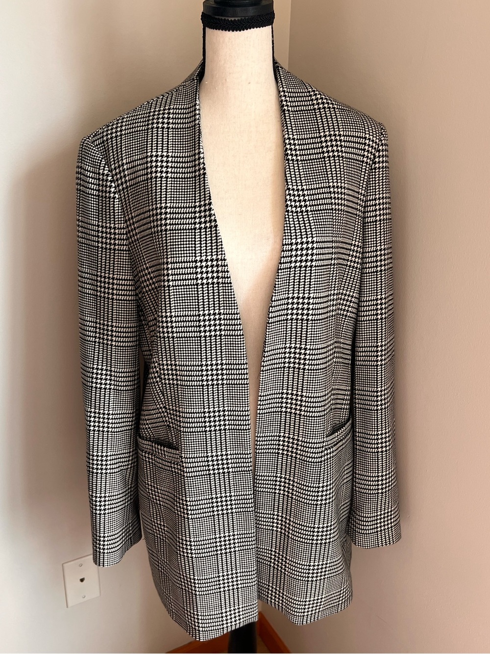 Tahari Houndstooth Blazer 🖤